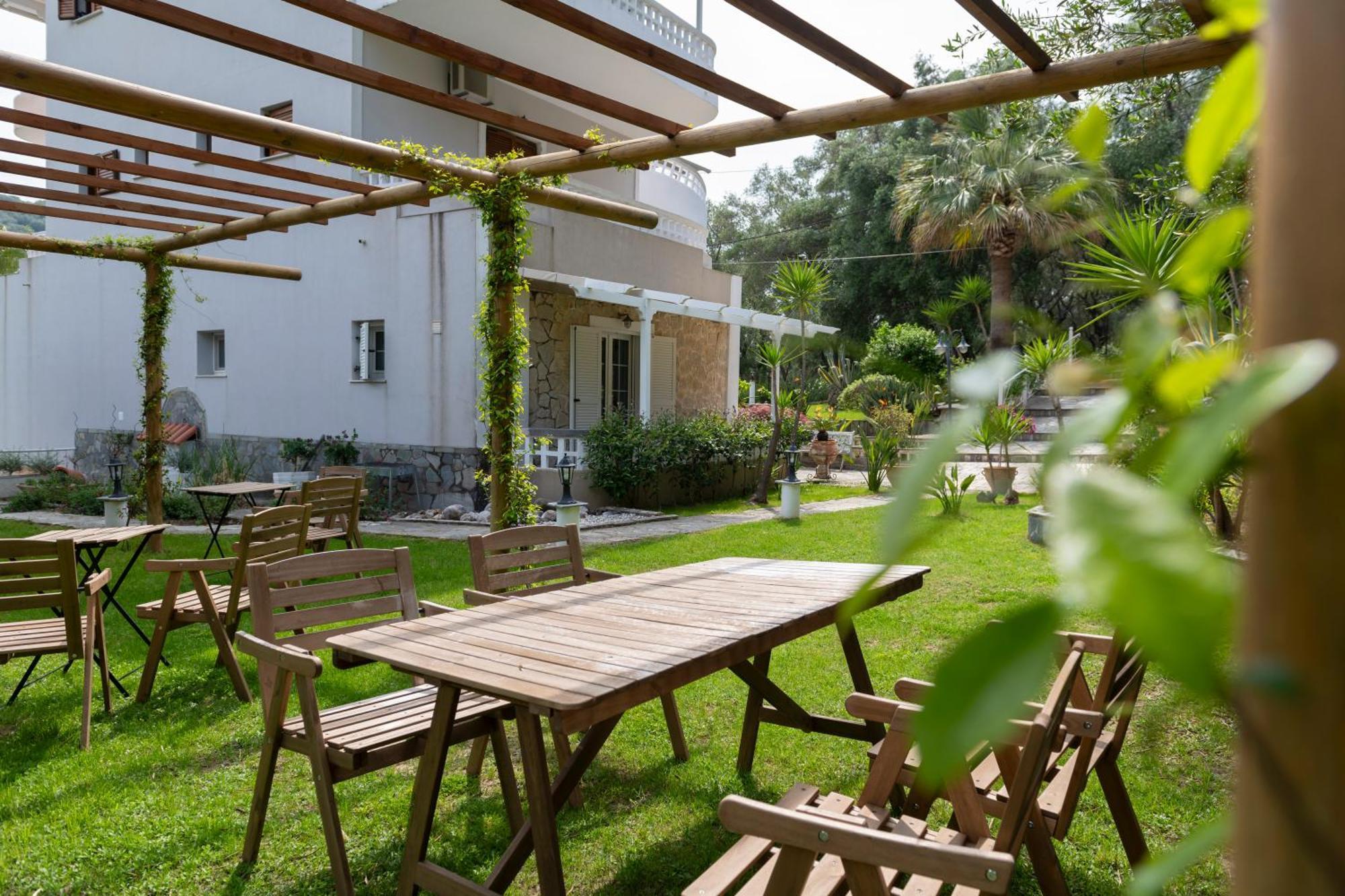 Golden Sun Aparthotel Parga Exterior photo